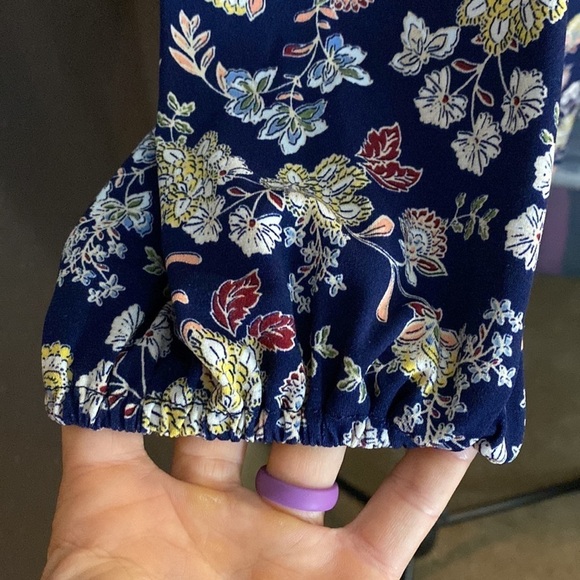 Two by Vince Camuto blue floral jersey knit stretch vneck long sleeve blouse top - Picture 5 of 7